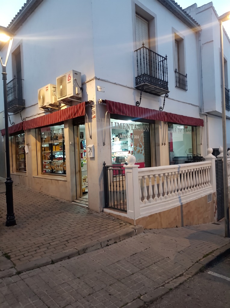 Acceso exterior La Tienda de Paco